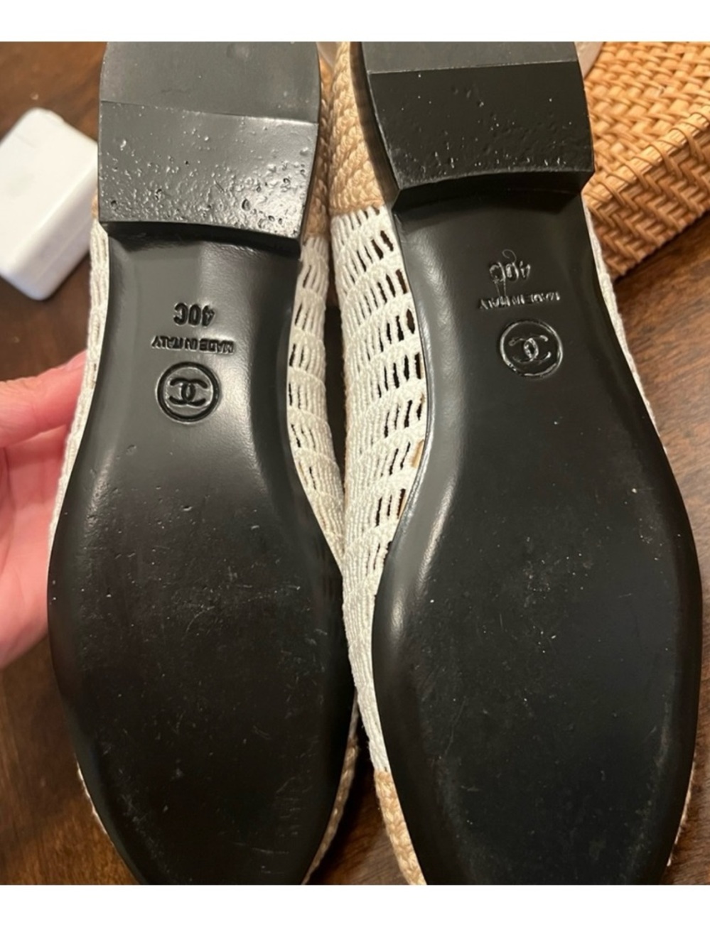 CHANEL Beige and White Raffia CC Logo Ballet Flats - Picture 4 of 6